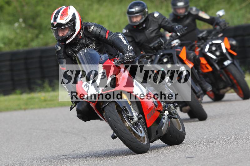 Archiv-2025/10 23.04.2025 Cornu Master School ADR/gruen-vert/313